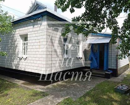 Продається затишний будинок в селі Рогозів
