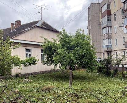 Продаж частини будинку на вулиці Карбашева