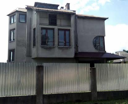 Продається дім в  м. Мукачево