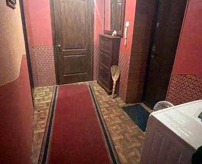 (13) Продам 3-кімнатну квартиру на вул. Старицького.