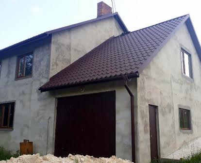 Продається новий будинок з гаражем в місті Почаїв з видом на Лавру