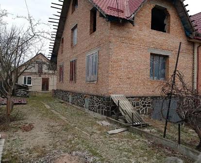 Продам недобудований будинок та житлову тимчасівку у м. Луцьку