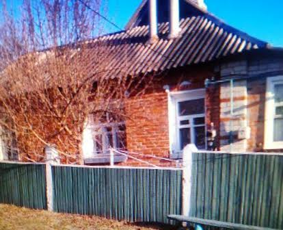 Будинок в Краснокутську на земельній ділянці