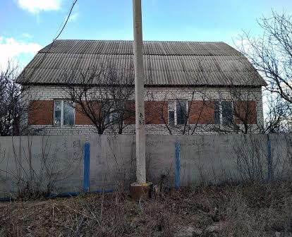Продам дом с земельным участком в с. Петрашивка Полтавский р-н