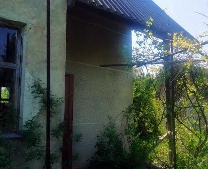 Дача із будинком і земельною ділянкою біля с. Черніїв