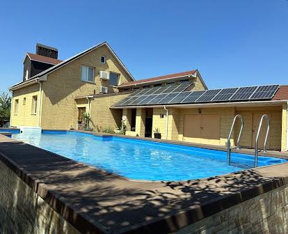 Дом с бассейном и солнечными панелями в с.Вольное Червоный Шахтарь