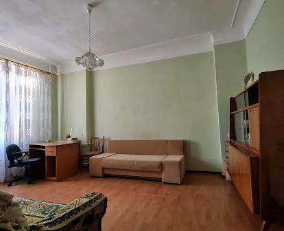 Продам 2-х кімнатку квартиру в історичному центрі міста