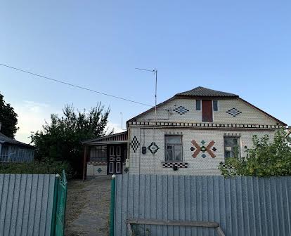 Будинок в селі Меджибіж