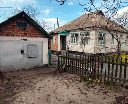Продам дом в пгт Донец(Червоный Донец), ул. Прилужная