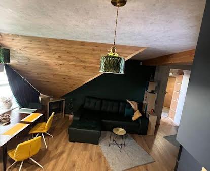 Трикімнатна квартира з дизайнерським ремонтом в затишному ЖК у Бучі