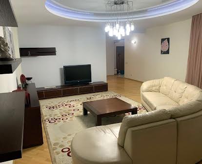Продаж трикімнатної квартири по вул.Сахарова
