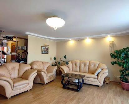 Продам 3х комнатную квартиру на пр Героев Украины