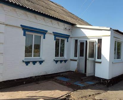 Продам дом с участком в селе Паришков  Броварского района.Хозяин