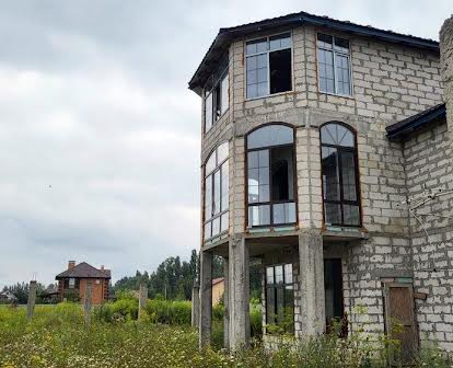 Дом недостроенный, недалеко от Киева
