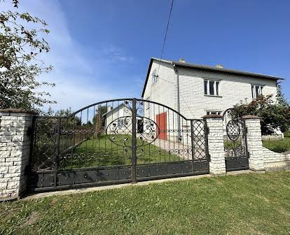 Продаж будинок село Ричагів, 38 км від Львова, 25 соток землі (буд)