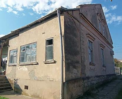 Частина приватного будинку в центрі міста Старий Самбір.