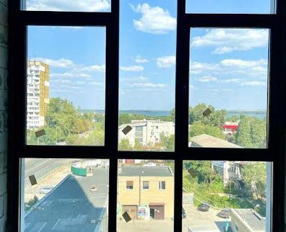 Продається простора квартира з чудовим видом на річку Дніпро