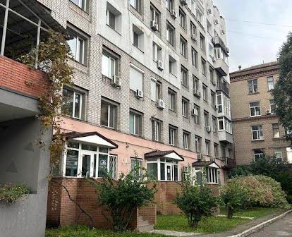 Продам 3к квартиру на ул. Суворова 79 м.кв 1 этаж, можно под коммерцию