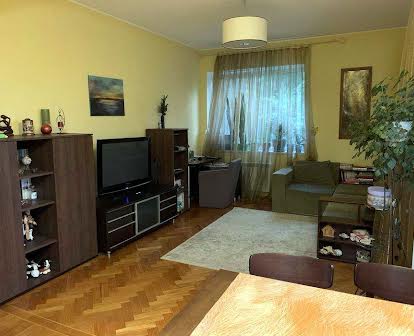 Продается уютная двухкомнатная квартира в тихом центре Харькова