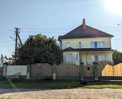 Продам будинок з майстернею м. Луцьк, вул. Чернишевського
