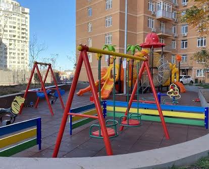 Продаж 3к кв 101 м² з балконом в ЖК Дмитрівський. Після будівельників.