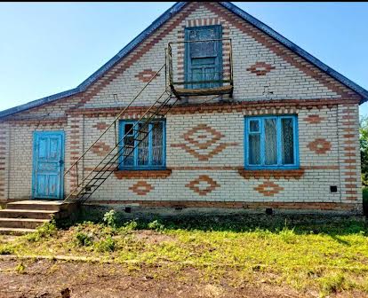 Продам  будинок у селі Муравище