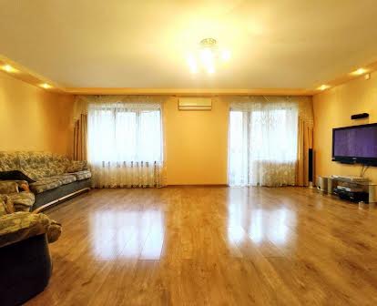 Продам 4-х комнатную квартиру в центре Новомосковска