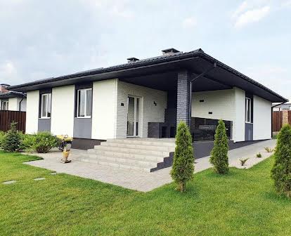 Продам новый дом в Новоалександровке