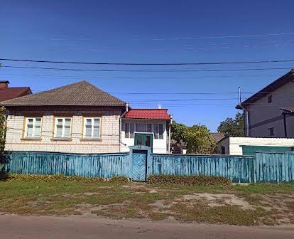 Продам деревяний будинок обкладений цеглою, район Василівської церкви