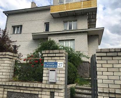 Продам дом 3 этажный в п.Березовка Харьковский район