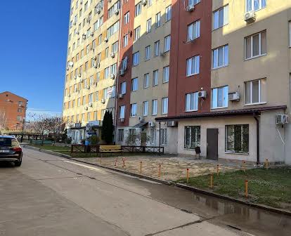 Продам свою квартиру возле метро Киевская  ремонт  мебель парковка