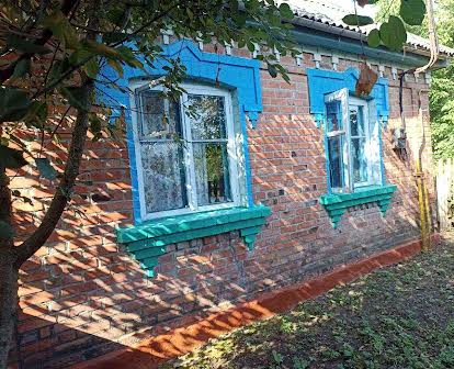 Продається будинок в селі Рахнівка в хорошому стані ціна 4000$