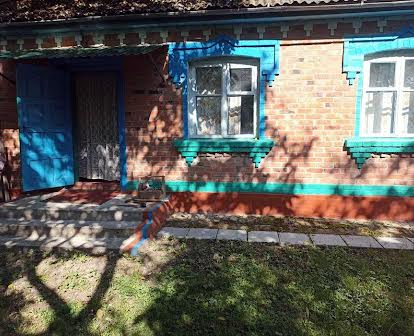 Продається будинок в селі Рахнівка в хорошому стані ціна 4000$