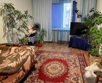 Продам 1 кімнатну квартиру  на Милославській 16 Без комісії.