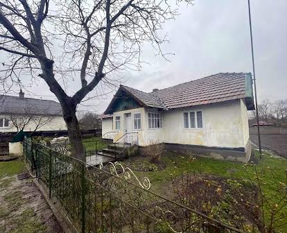 Продається будинок у селі Черневе, за 16 км до польського кордону
