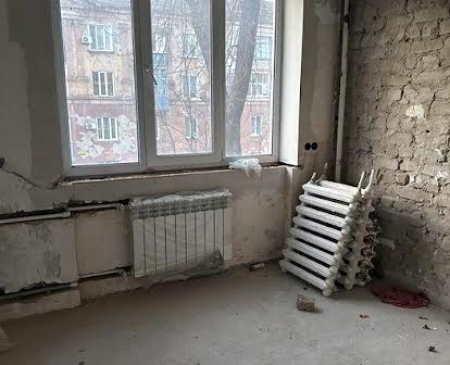 Продаємо 3-кімнатну сталінку на 97 кварталі Гагаріна Костенко