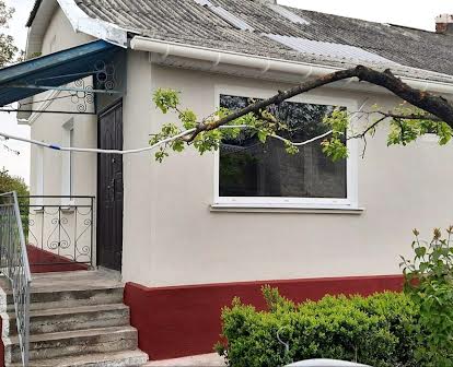 Продам  1/2 дома в западной части Украины
