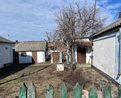 Гарний будинок в центрі м. Новоукраїнка