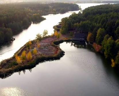 Дом в лесу на берегу реки в коттеджном городке, Таценки!