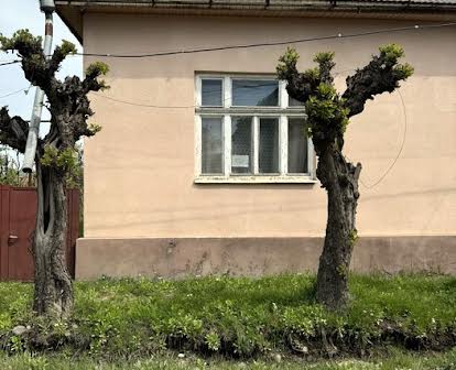 Продається пів будинку в смт.Королево!ТОРГ з реальним покупцем