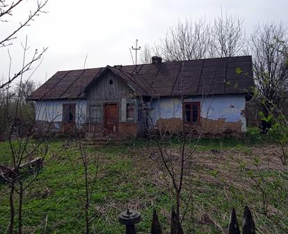 Земельна ділянка, будинок, дача, хата.