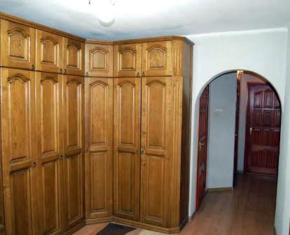 Продам 3-х кімнатну квартиру в Дніпровському районі
