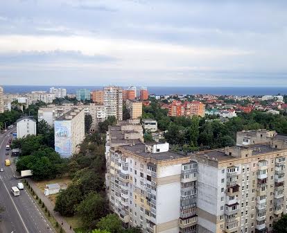 Парусна вул. (Героїв Сталінграду), 18