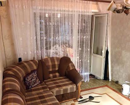 Продам двохкімнатну квартиру по Курчатова