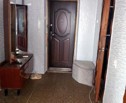 Продам 2 кімнатну квартиру у цегляному домі центр Дніпровського району