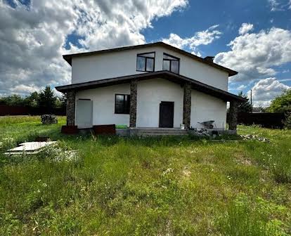 Продається будинок на земельній ділянці 20 соток. с. Миколаївка.