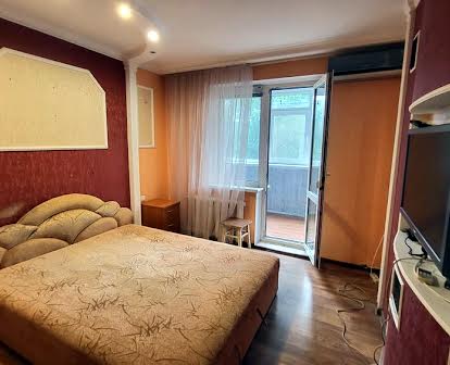 Продається 3 кімнатна квартира на Митниці біля Дніпро Плази