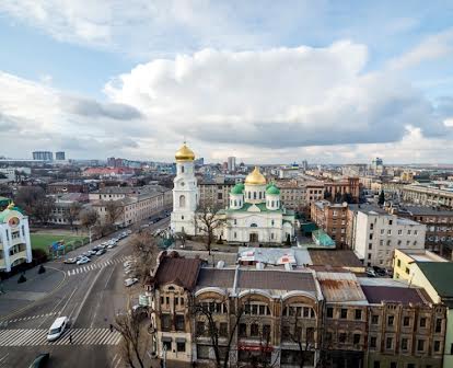 Евро-квартира в центре города около Пассажа с панорамным видом на город и Днепр