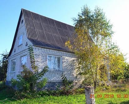 Продам будинок в СМТ Першотравенськ, в Баранівському районі.