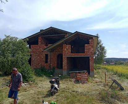 Продам будинок в смт Лужани Чернівецька область